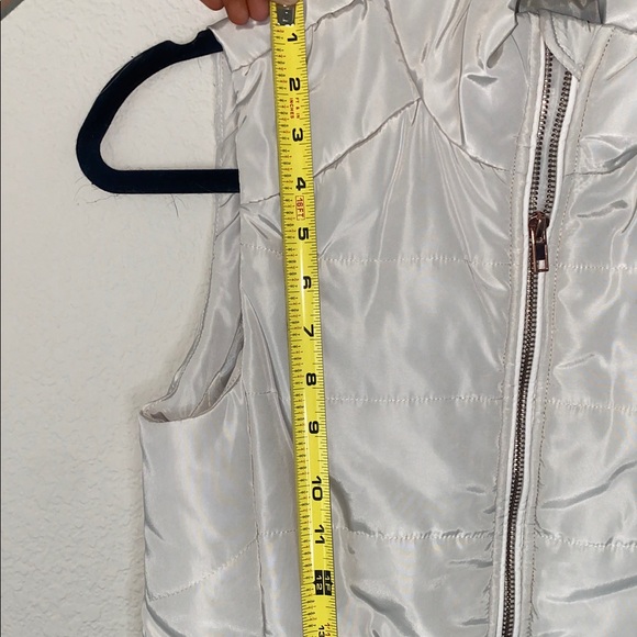 🎱Buckle day trip cream puffer vest! - Picture 3 of 8